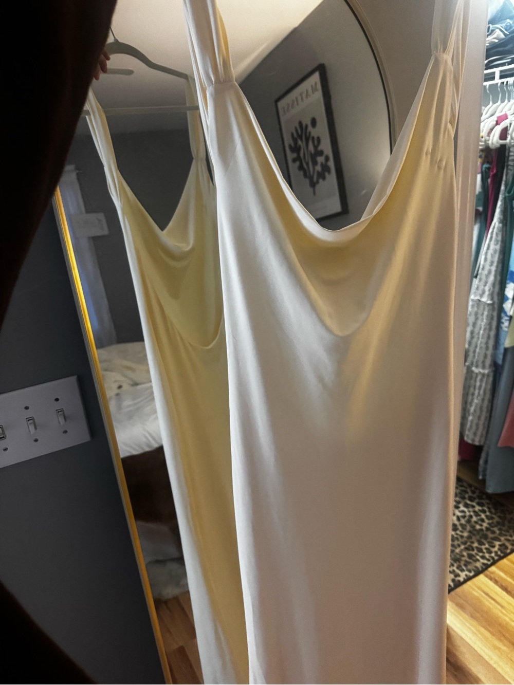 Elegant Yellow Backless Maxi Dress with Sleek Silhouette - Picture 4 of 5